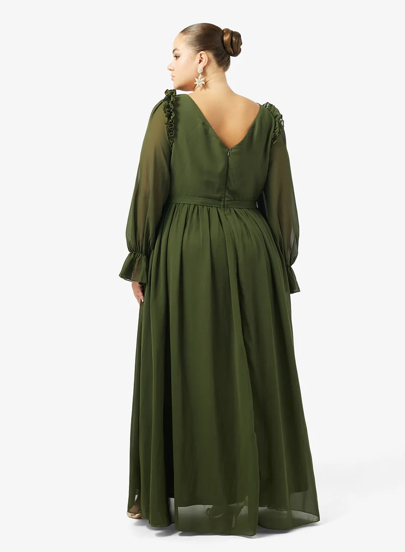 خزانة فستان مقاس كبير بتصميم - وأكمام شفافة